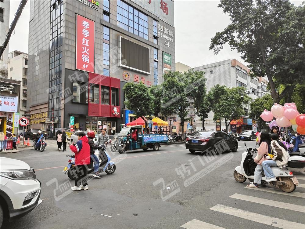 南康夜市街转盘国光超市正对面转角卤味小吃店转让
