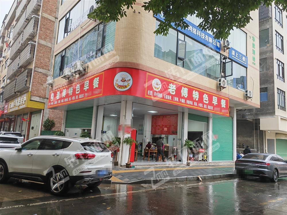 南康府后路转角T字路口第一家餐饮店低价转让，可空转