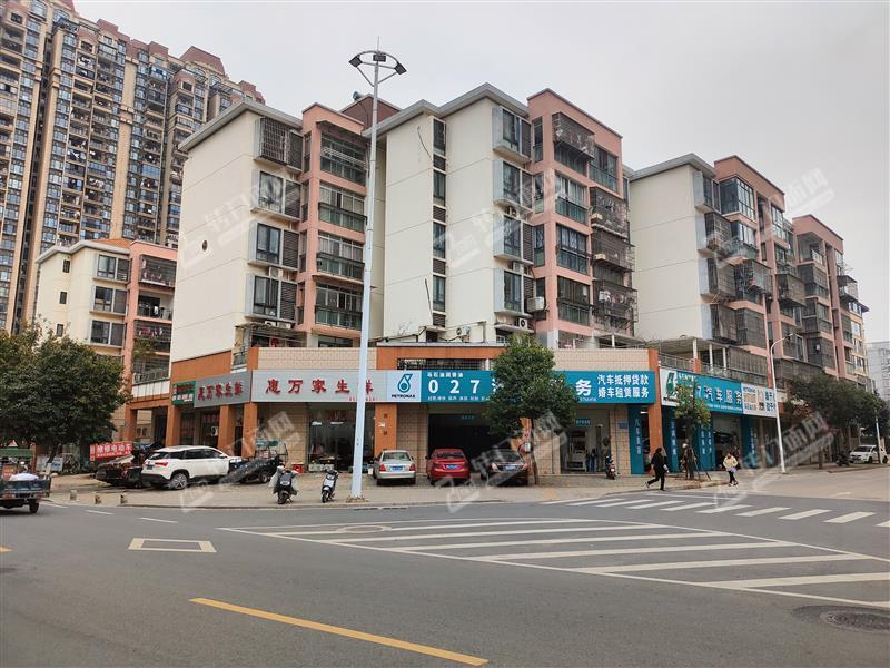路口转角位置店铺招租（无需转让费）