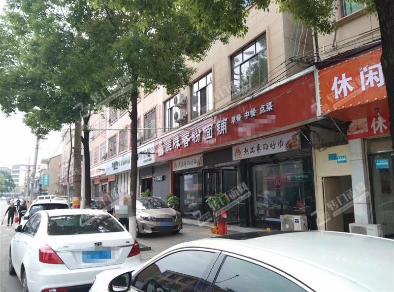 急转十字路口旁150平三门头带外摆餐饮店旺铺